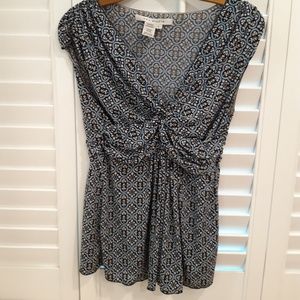 Cute sleeveless Max Studio top